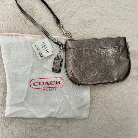 NWT- COACH - LEATHER SILVER/PEWTER WRISTLET - Picture 1 of 4